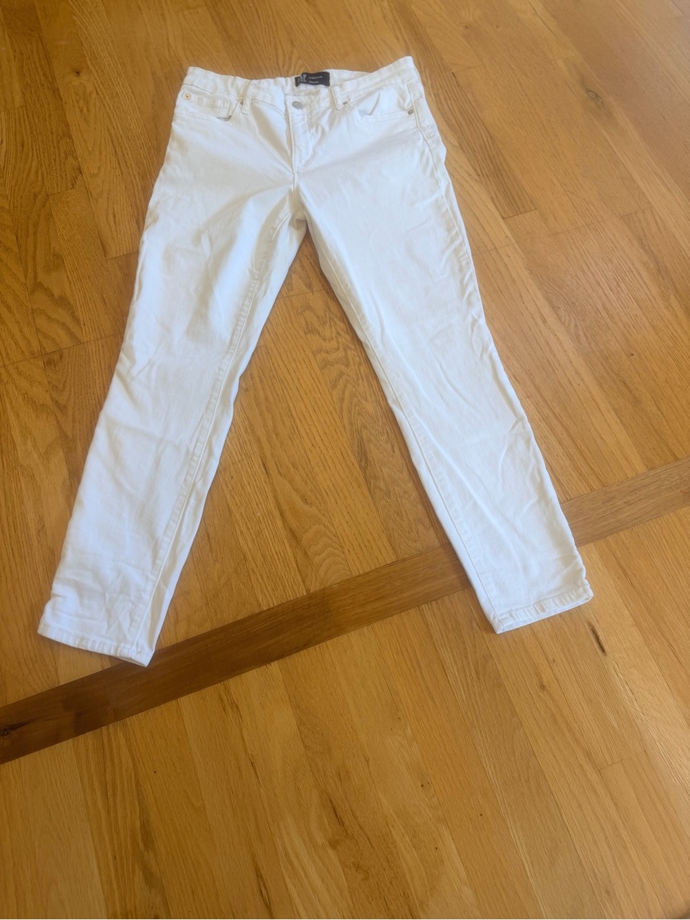 Ladies Size 30 Regular "GAP" White Slim Jeans GUC